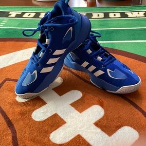 Kid’s basketball shoes